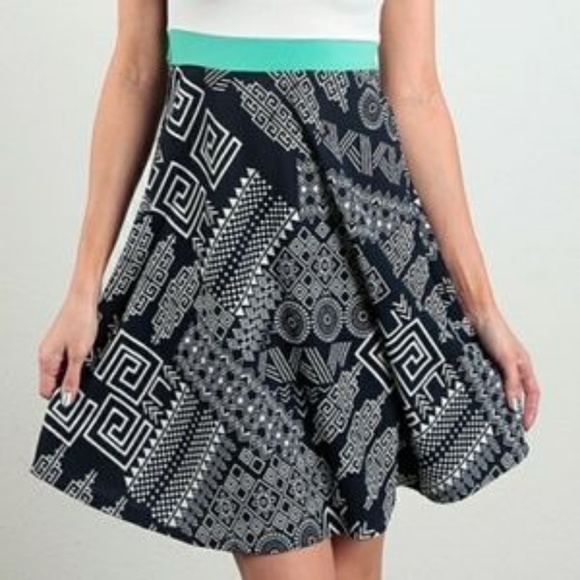 Tribal Print Mini/Midi Dress With Necklace - Picture 2 of 3